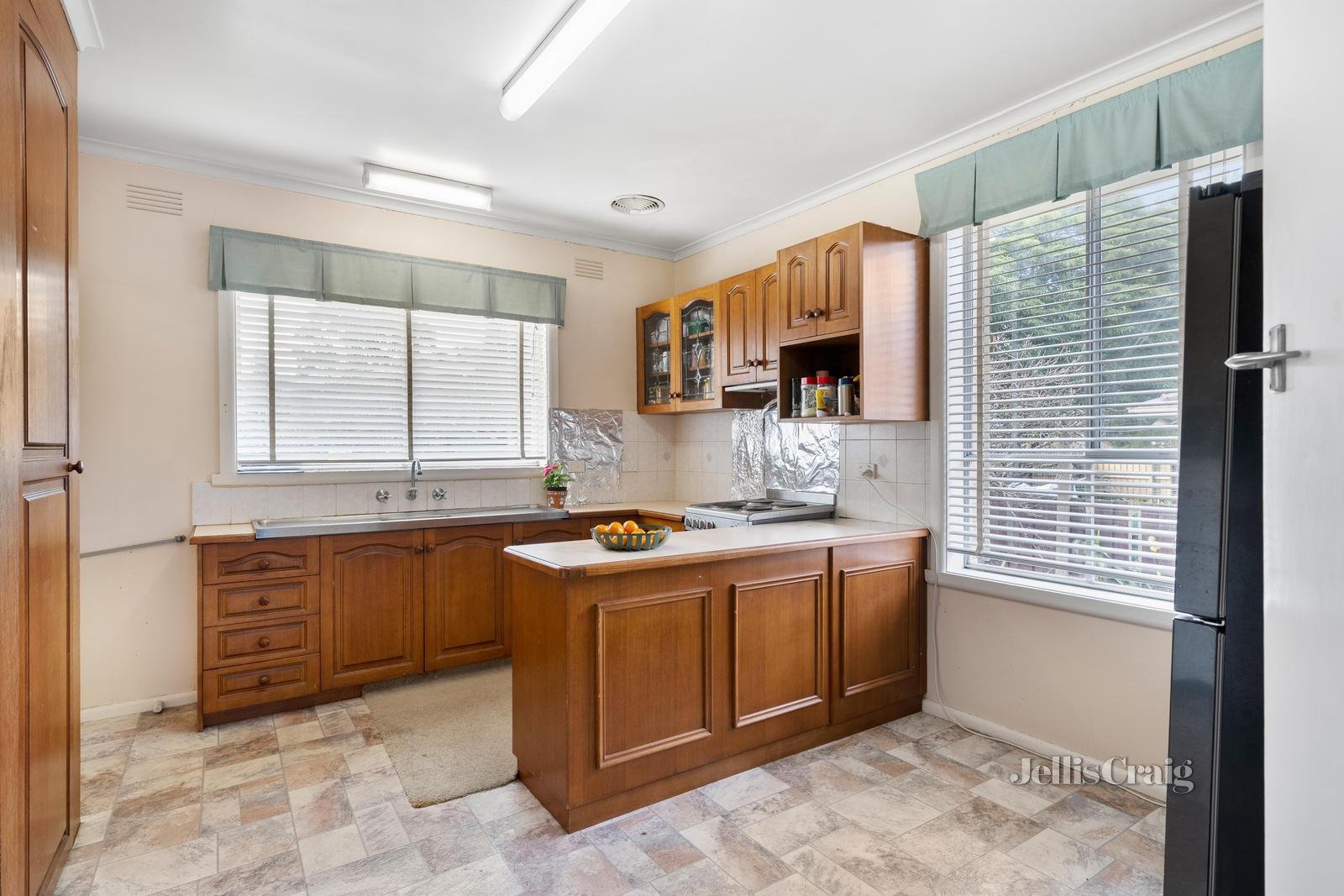 1 Railway Parade North, Glen Waverley image 4