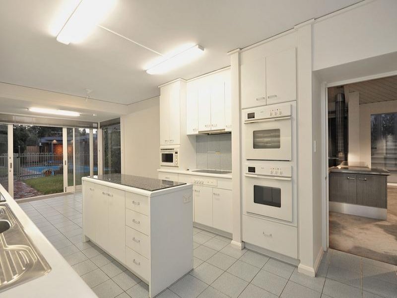1 Rangeview Grove, Balwyn North image 6