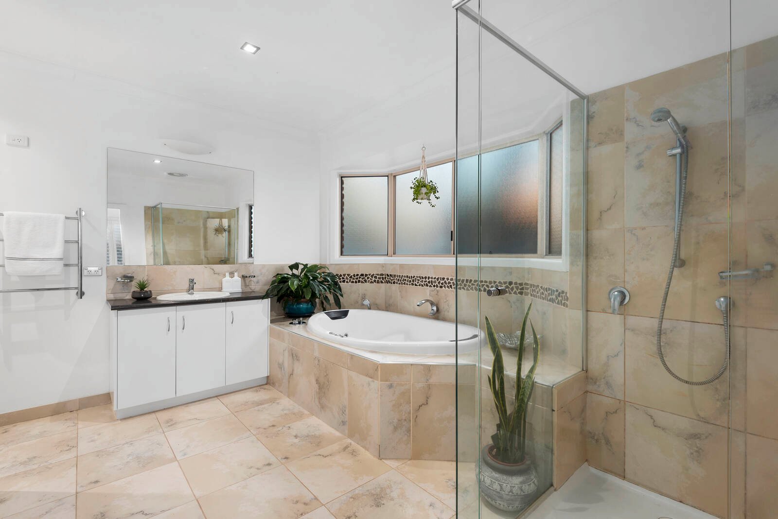 Property Gallery Thumbnail 11