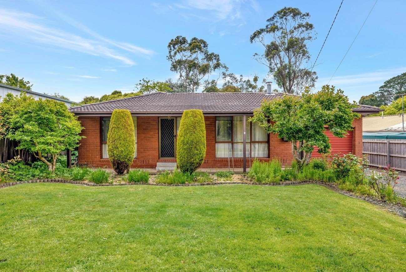 1 Russell Avenue, Woodend image 1