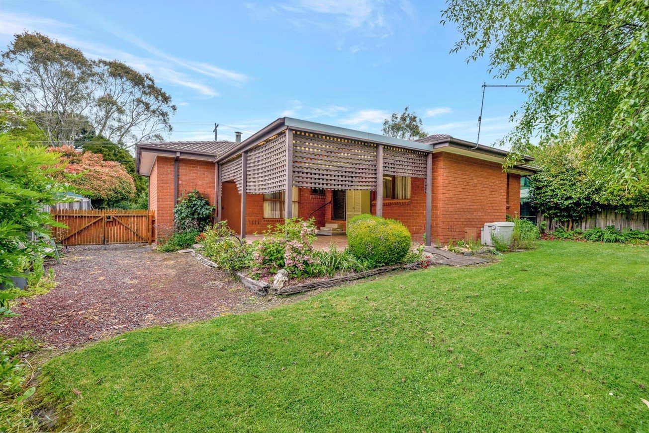 1 Russell Avenue, Woodend image 3