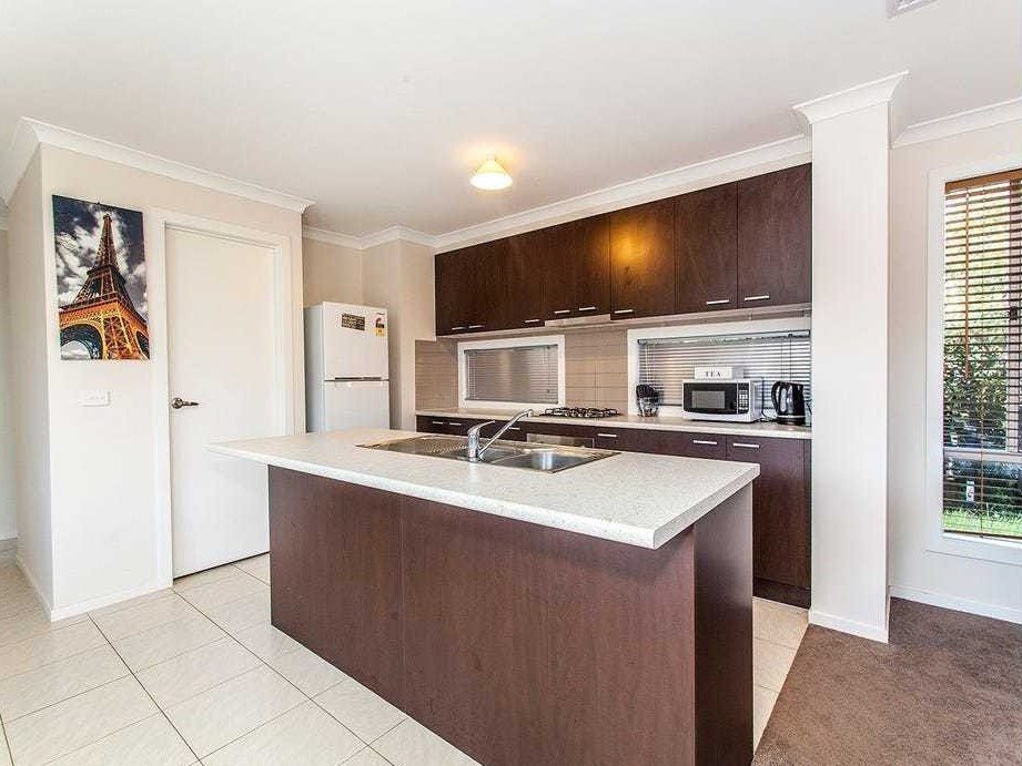 1 Saddleback Ridge, Chirnside Park image 2