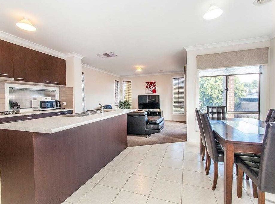 1 Saddleback Ridge, Chirnside Park image 3