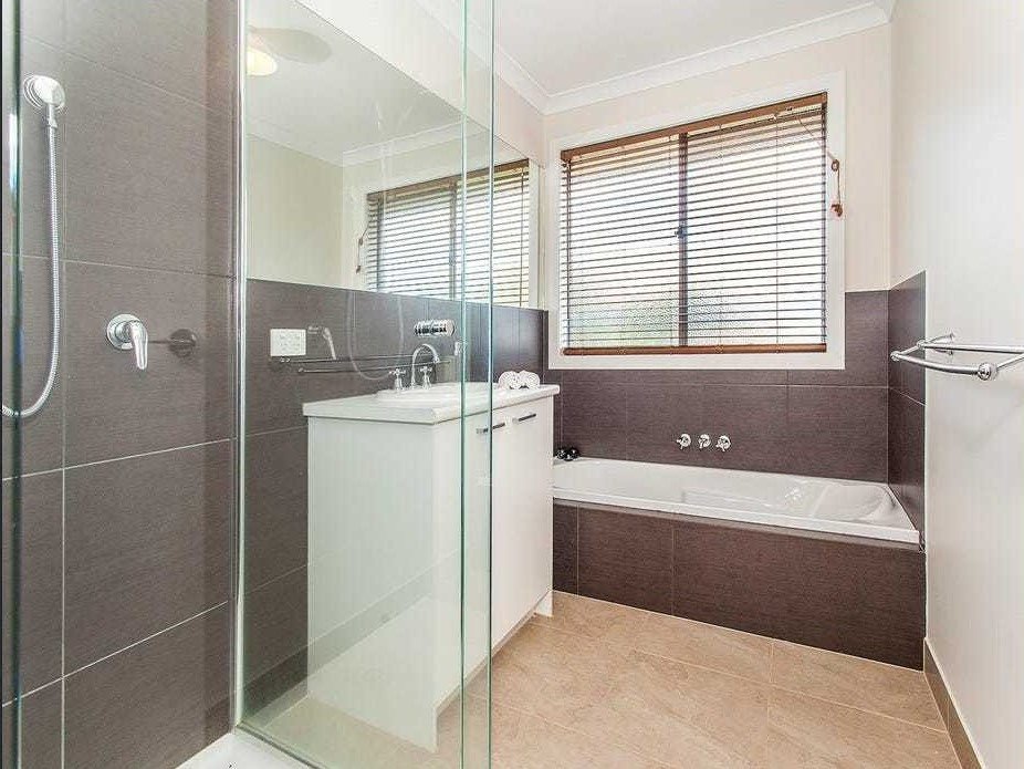 1 Saddleback Ridge, Chirnside Park image 6