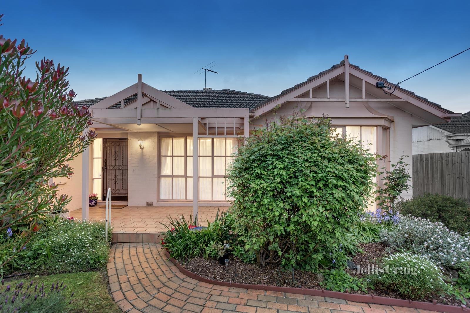 1 St Albans Street, Mount Waverley image 1