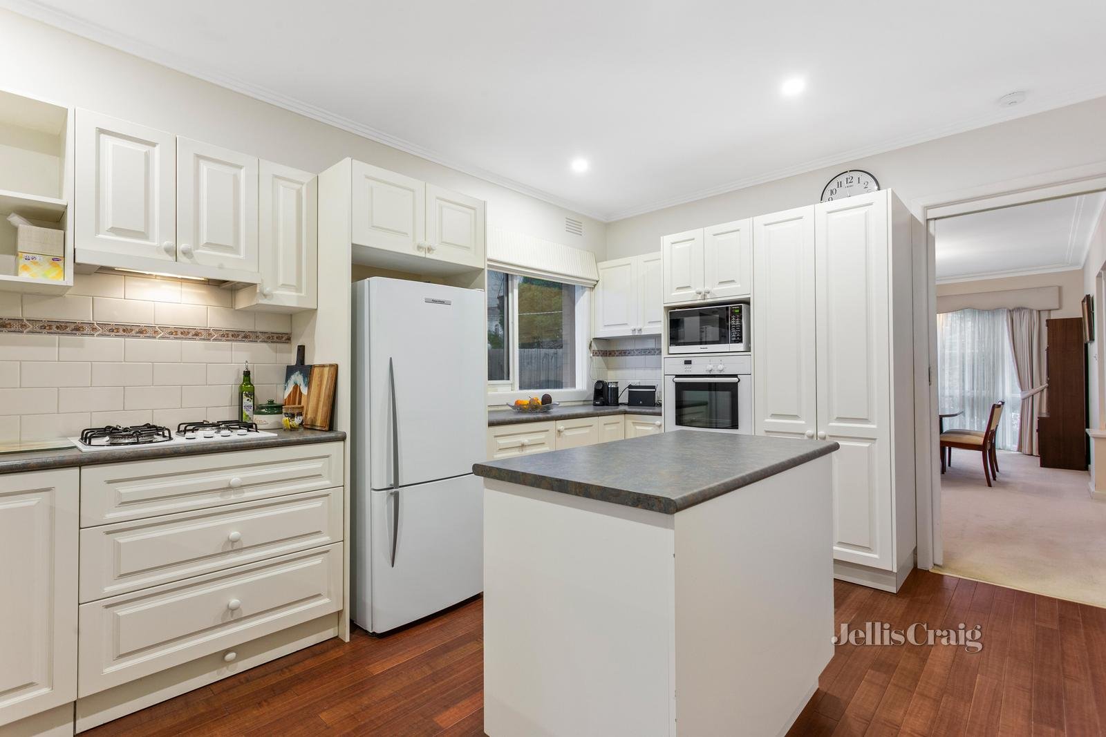 1 St Albans Street, Mount Waverley image 4