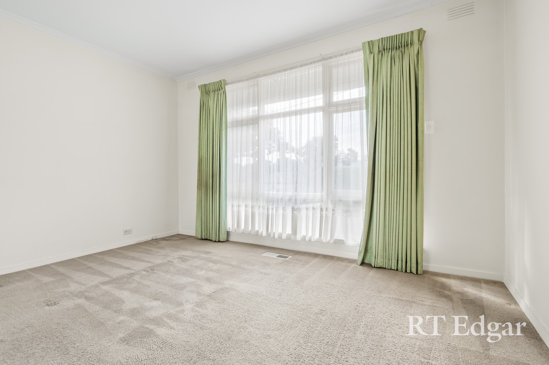 Property Gallery Thumbnail 8