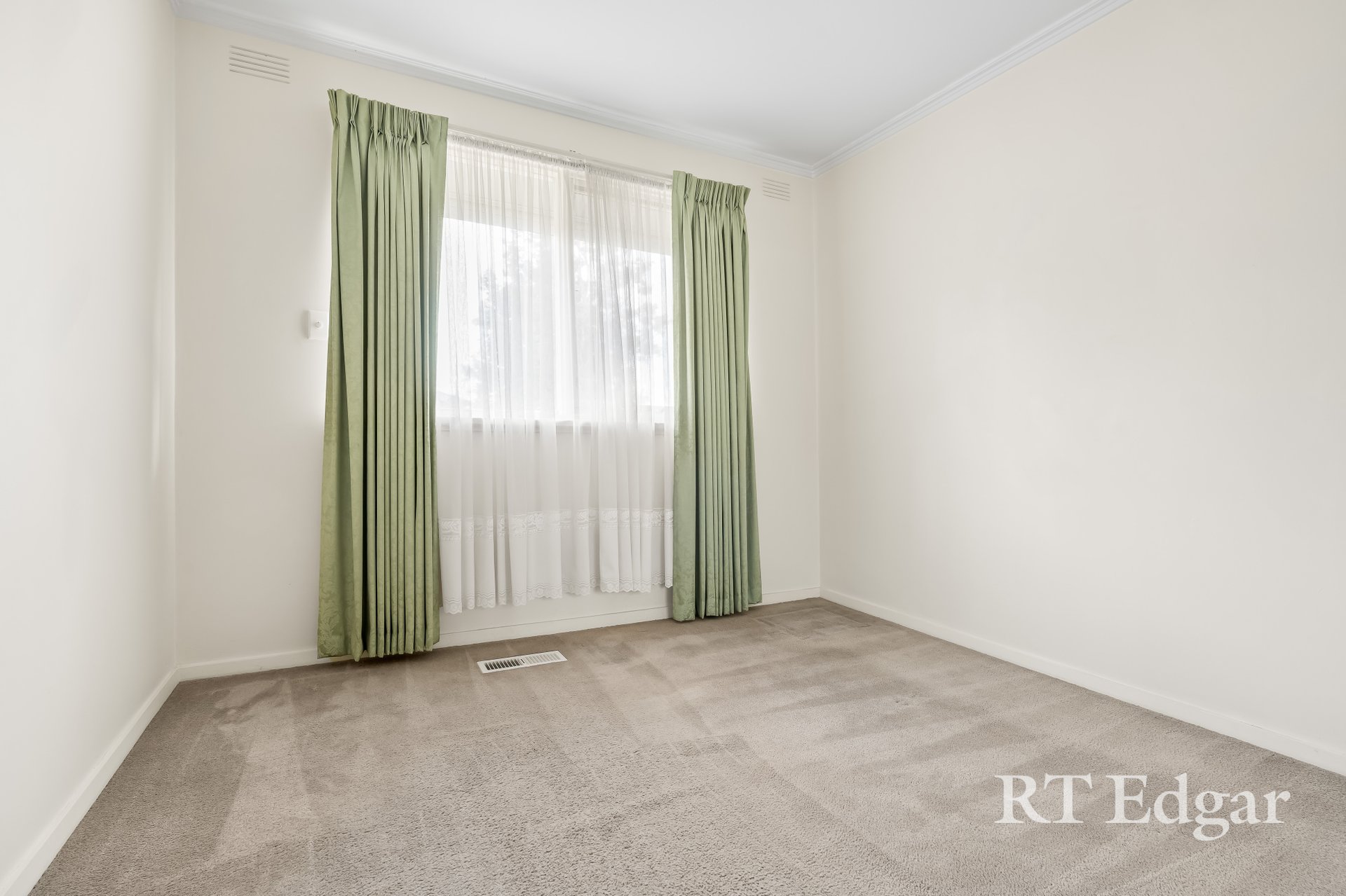 Property Gallery Thumbnail 11