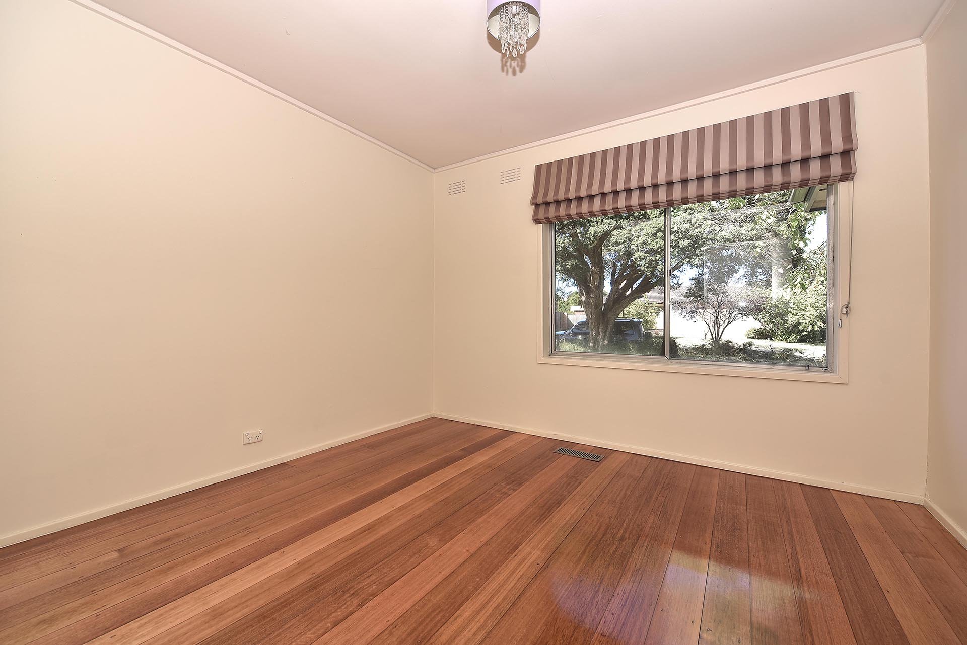 1 Stradbroke Crescent, Mulgrave image 4