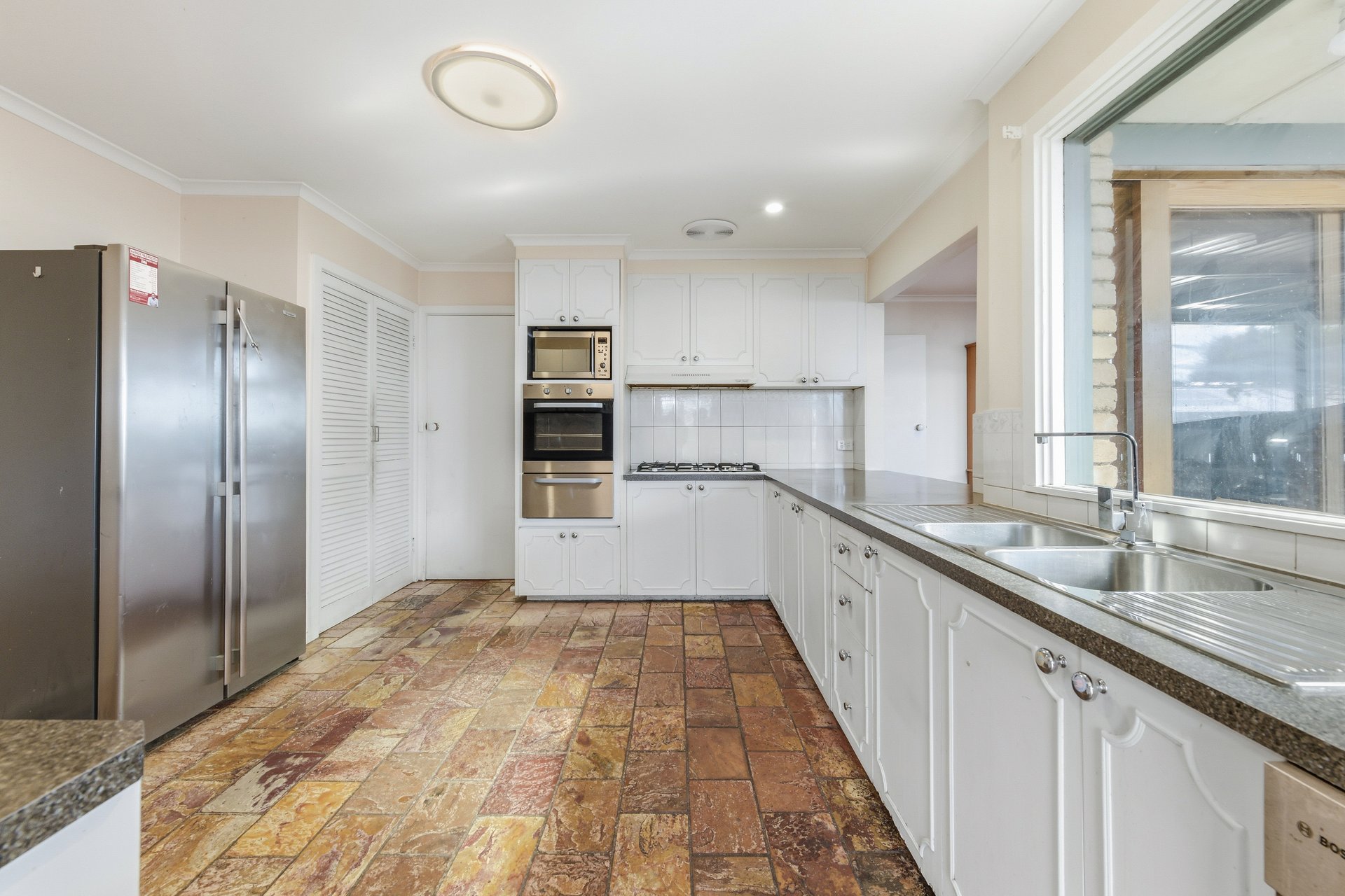 1 Sutherland Court, Mulgrave image 5