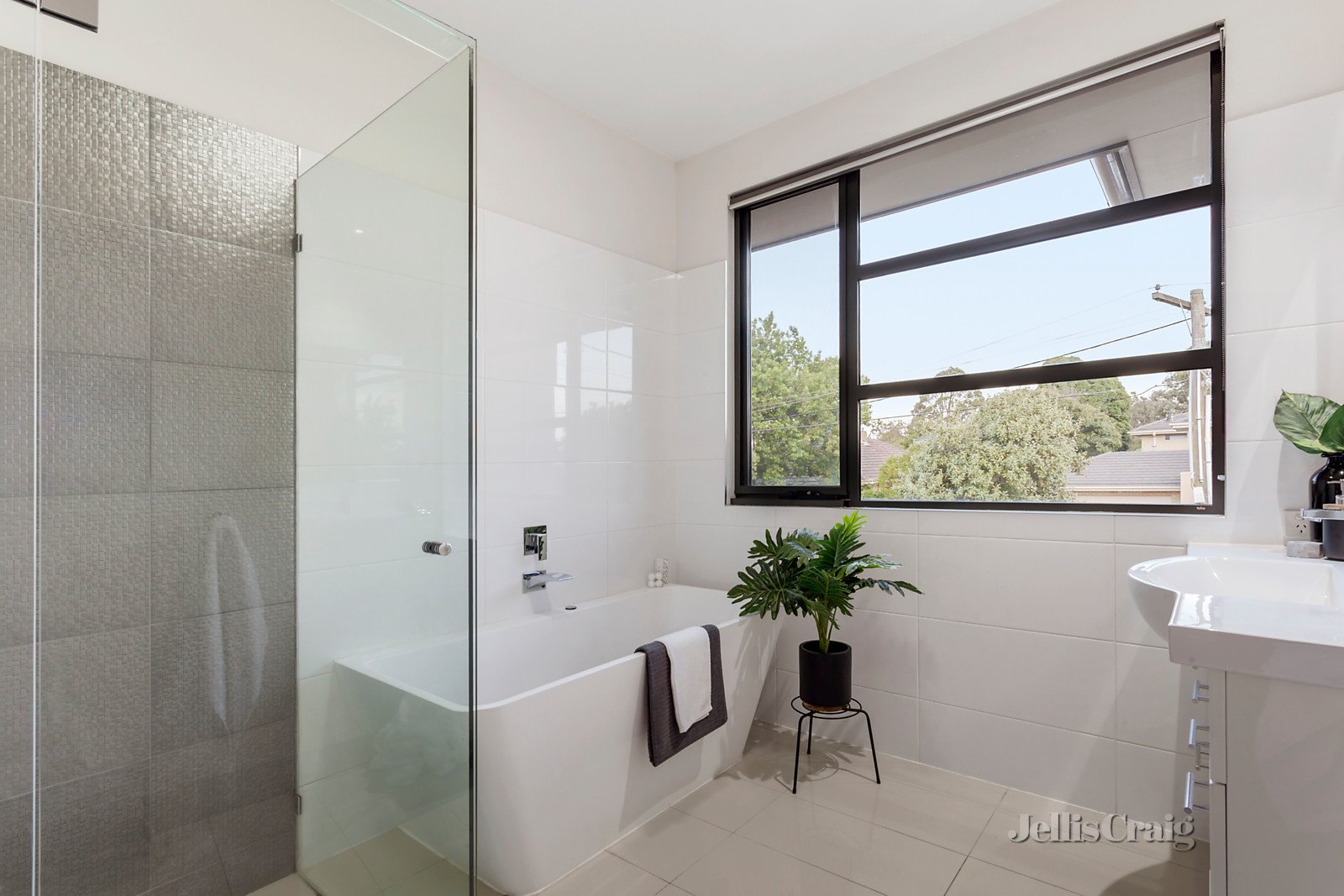 1 Sutton Court, Glen Waverley image 6