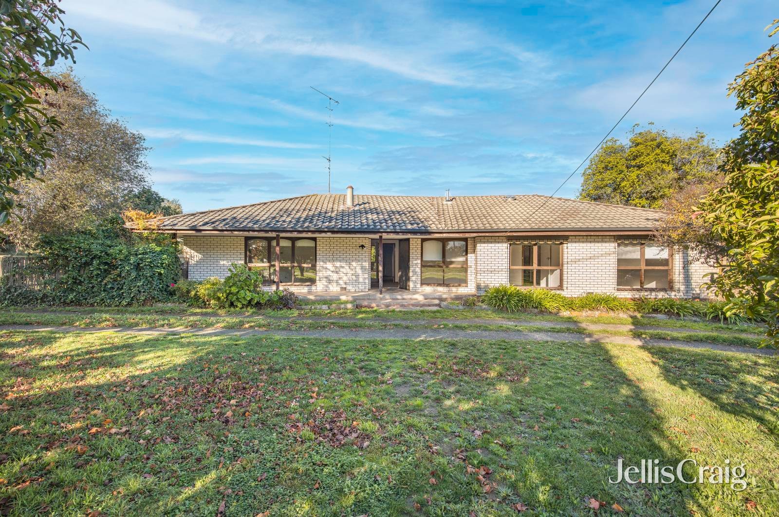 1 Sutton Street, Redan image 1