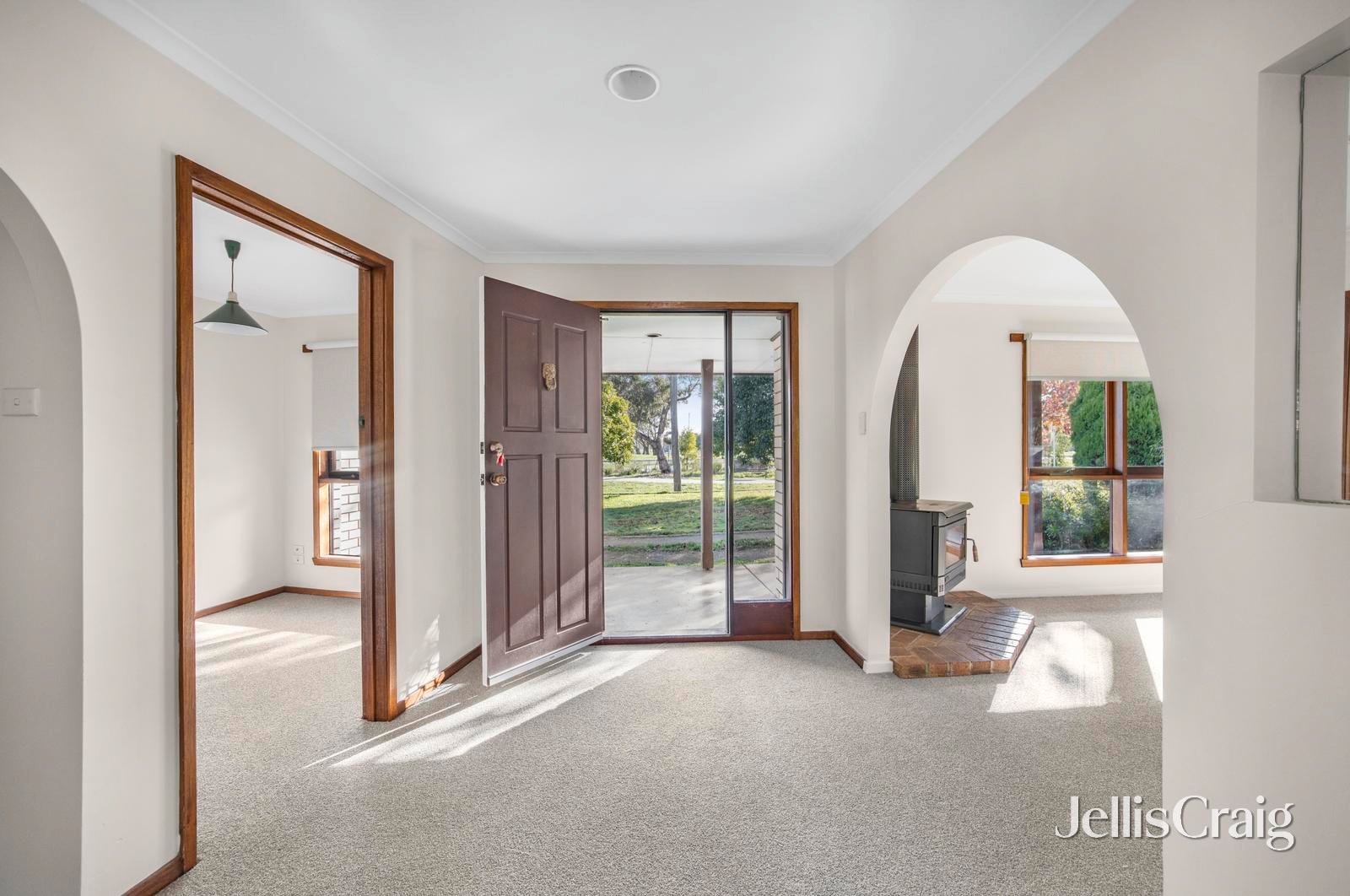 1 Sutton Street, Redan image 4