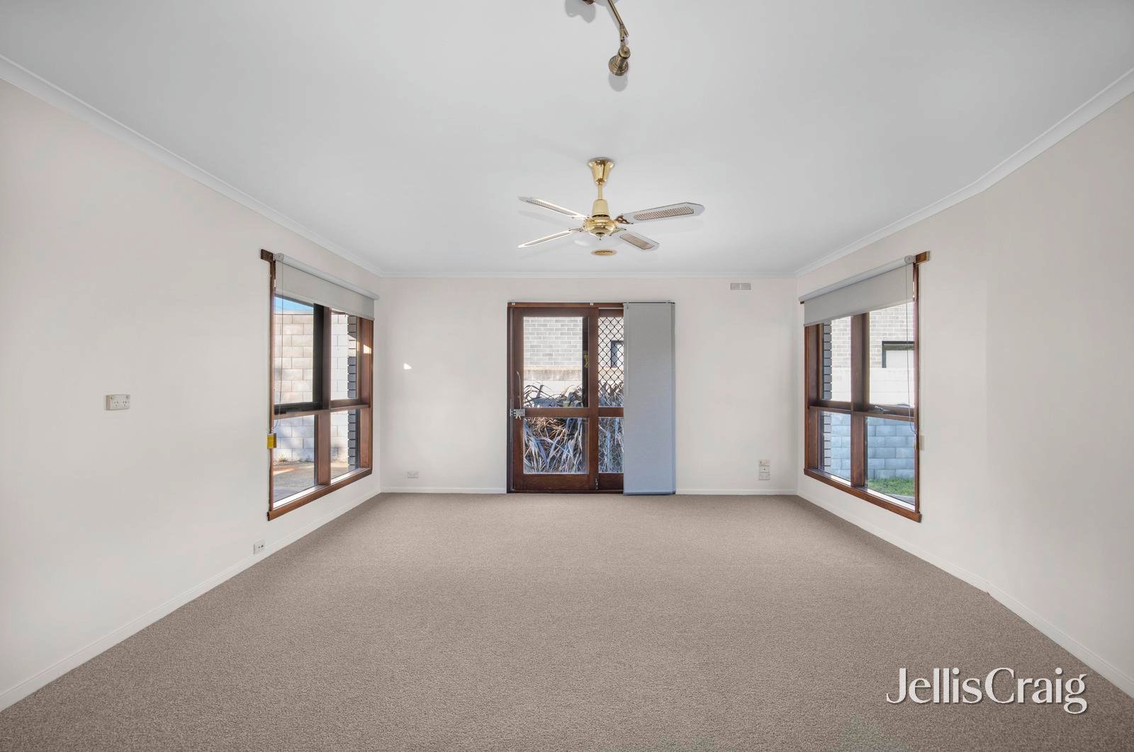 1 Sutton Street, Redan image 6