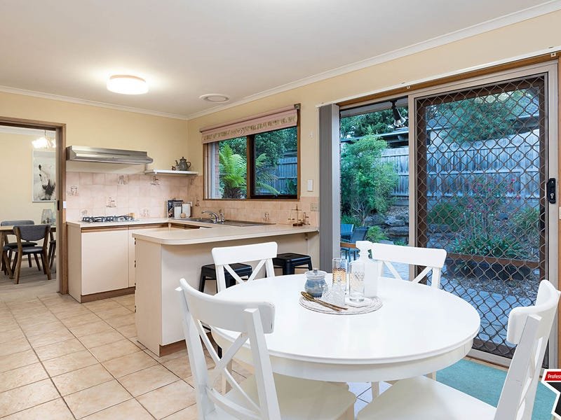 1 Tallarook Court, Croydon Hills image 6