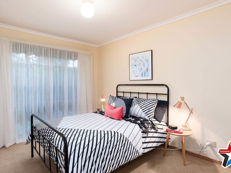 1 Tallarook Court, Croydon Hills image 14