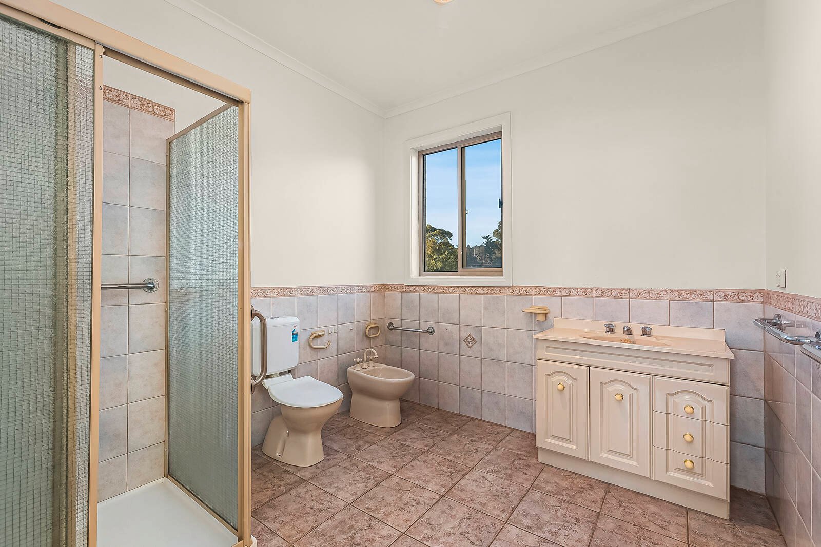 Property Gallery Thumbnail 9