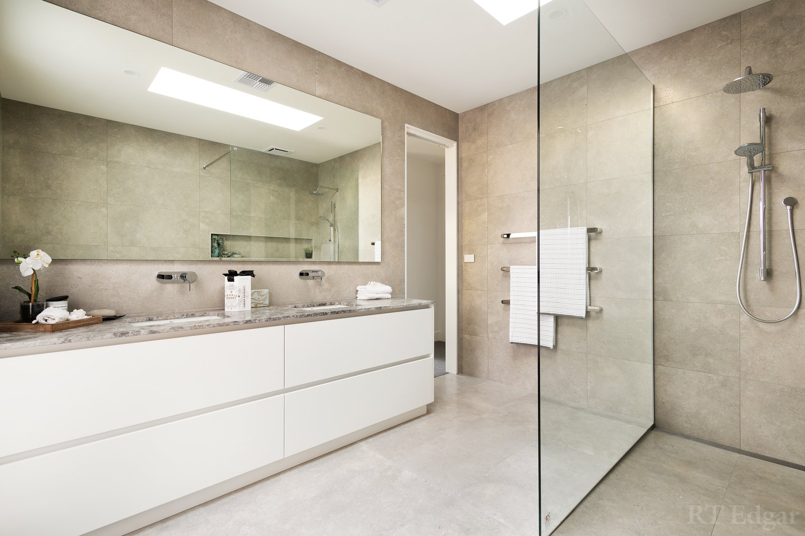 Property Gallery Thumbnail 8