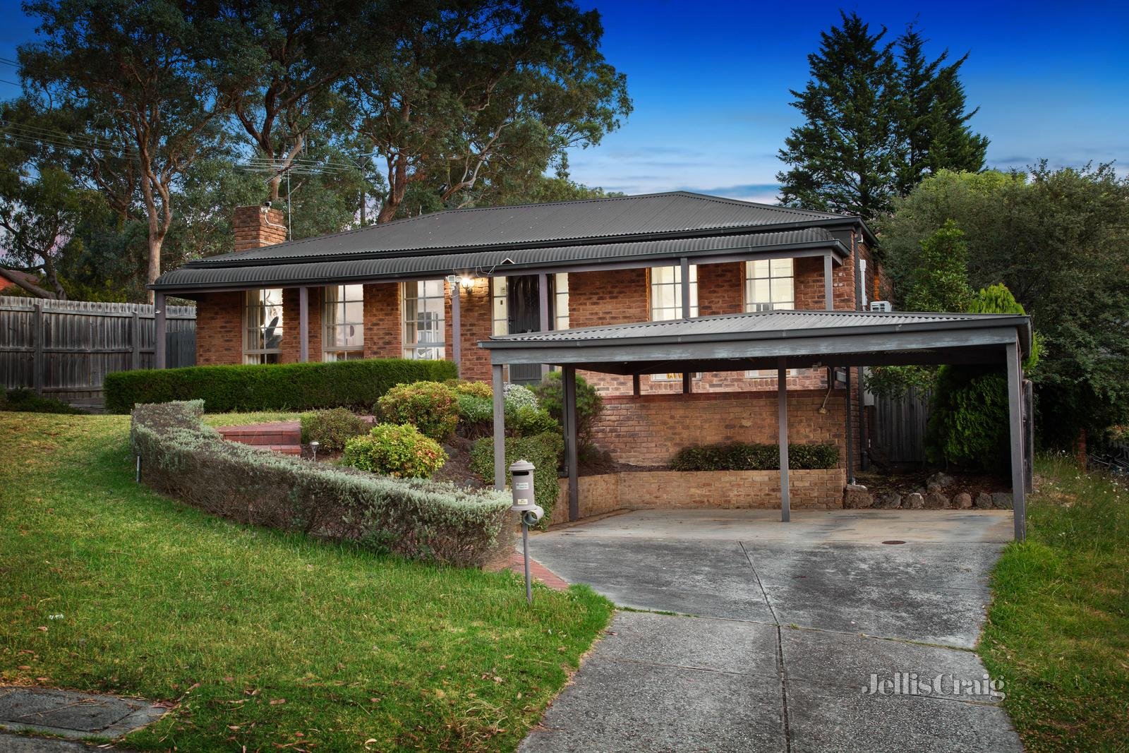 1 Tidcombe Crescent, Doncaster East image 1