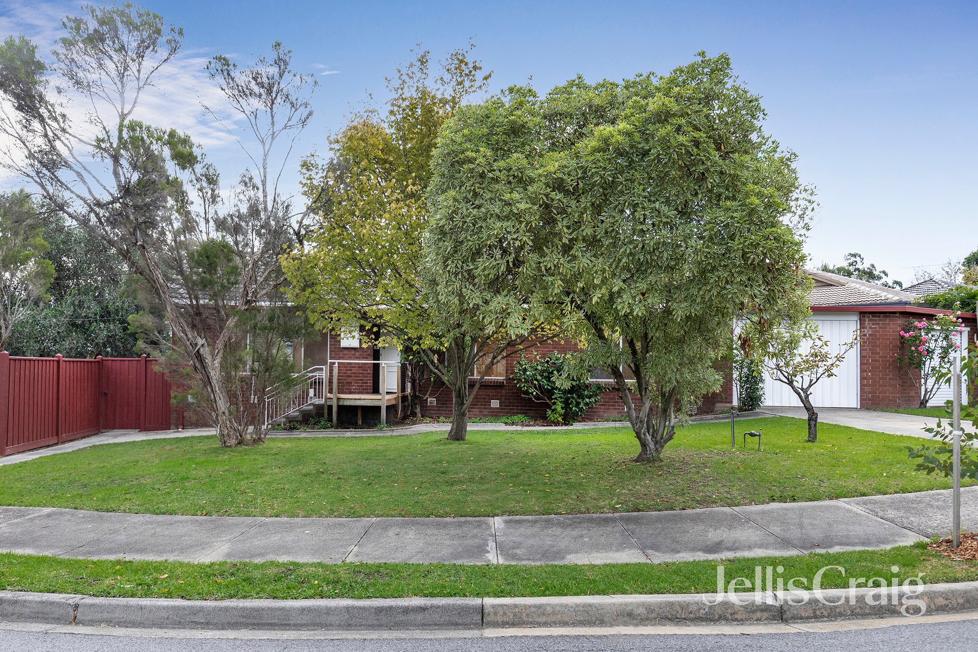 1 Tuckfield Court, Macleod image 1