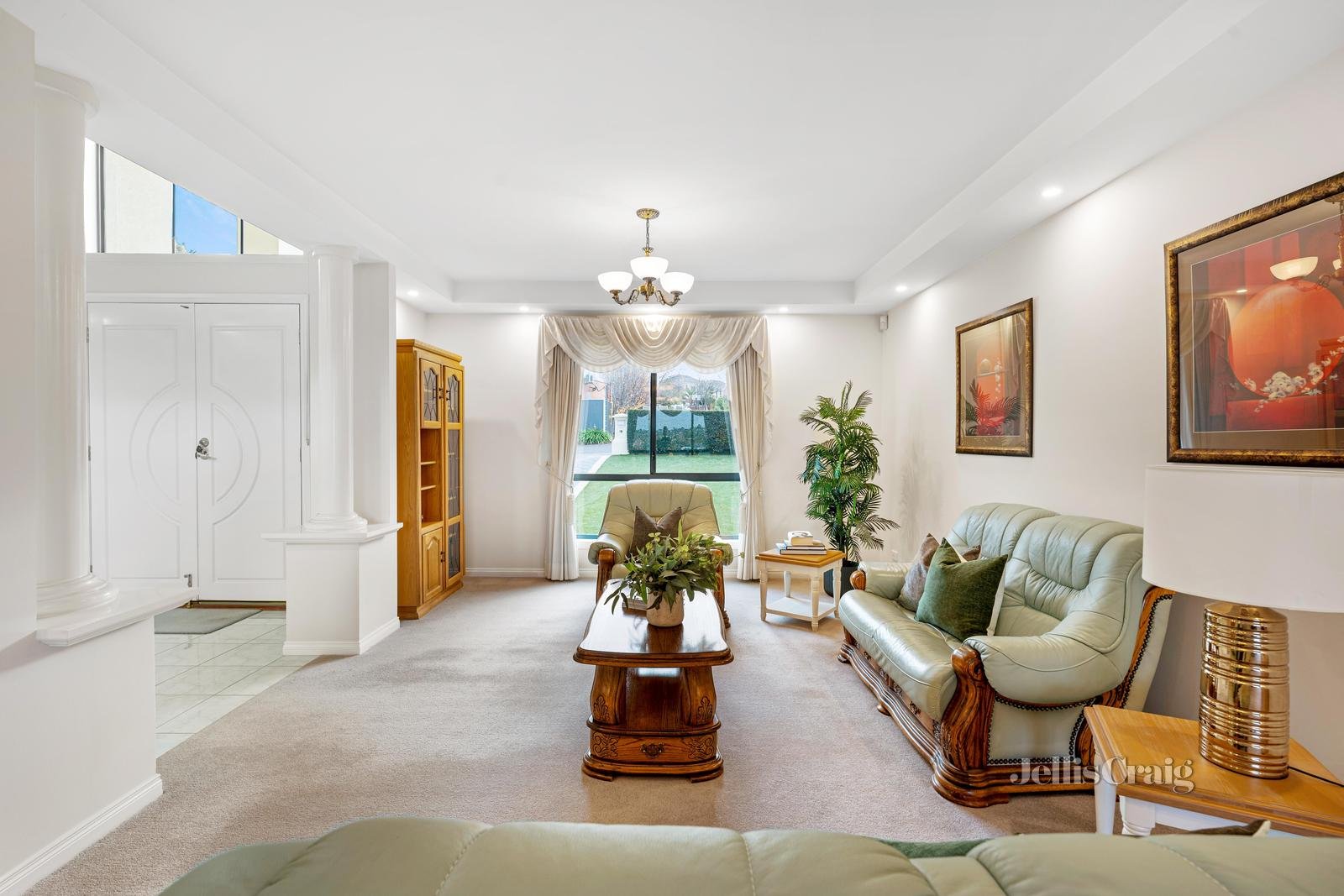 1 Tulloch Grove, Glen Waverley image 3