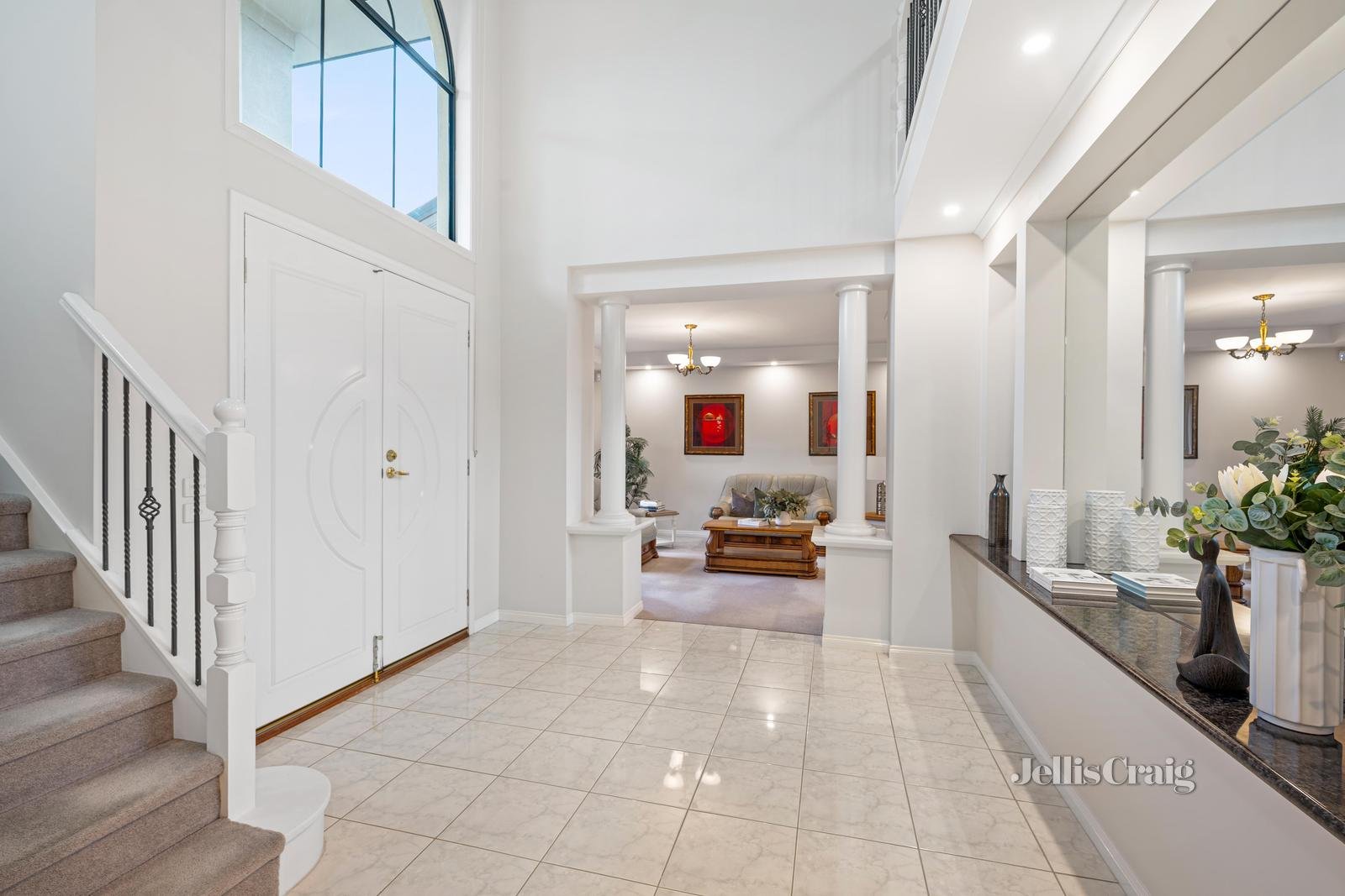 1 Tulloch Grove, Glen Waverley image 4