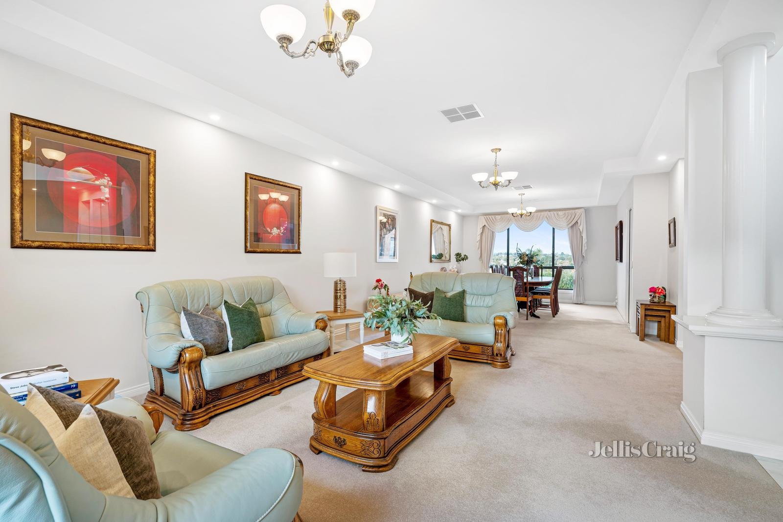 1 Tulloch Grove, Glen Waverley image 5