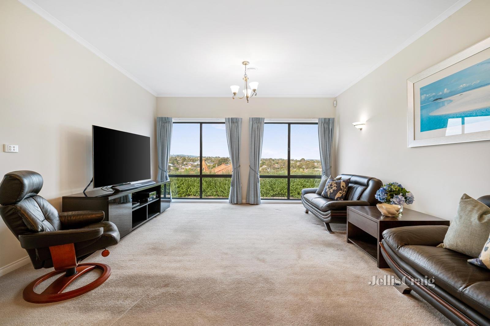 1 Tulloch Grove, Glen Waverley image 10