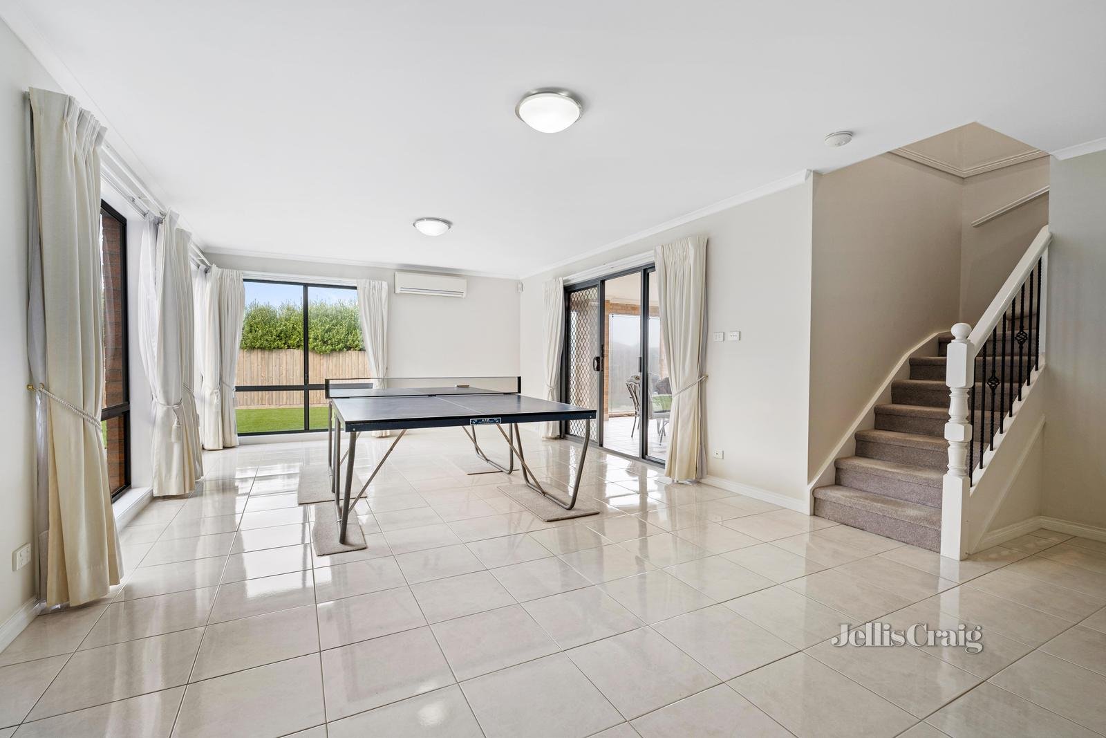 1 Tulloch Grove, Glen Waverley image 11