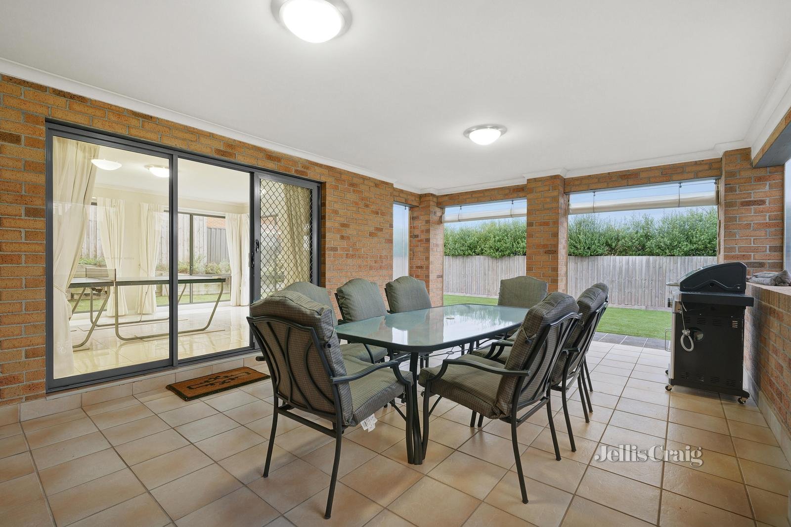 1 Tulloch Grove, Glen Waverley image 18
