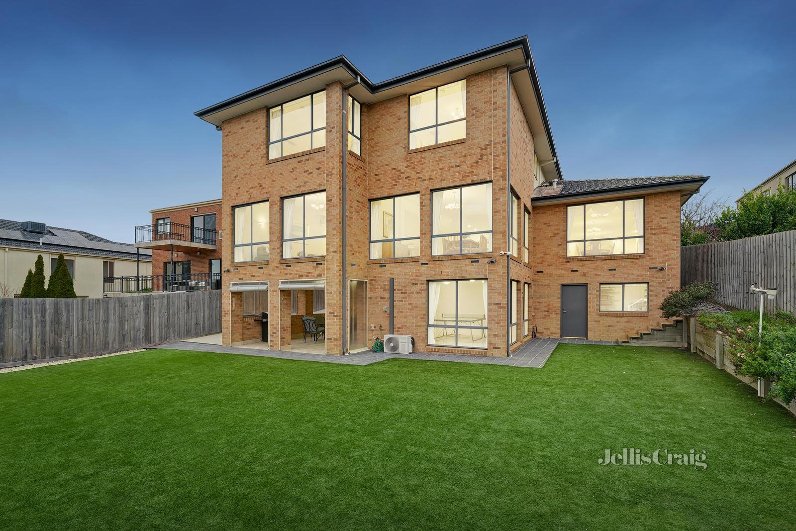 1 Tulloch Grove, Glen Waverley image 19