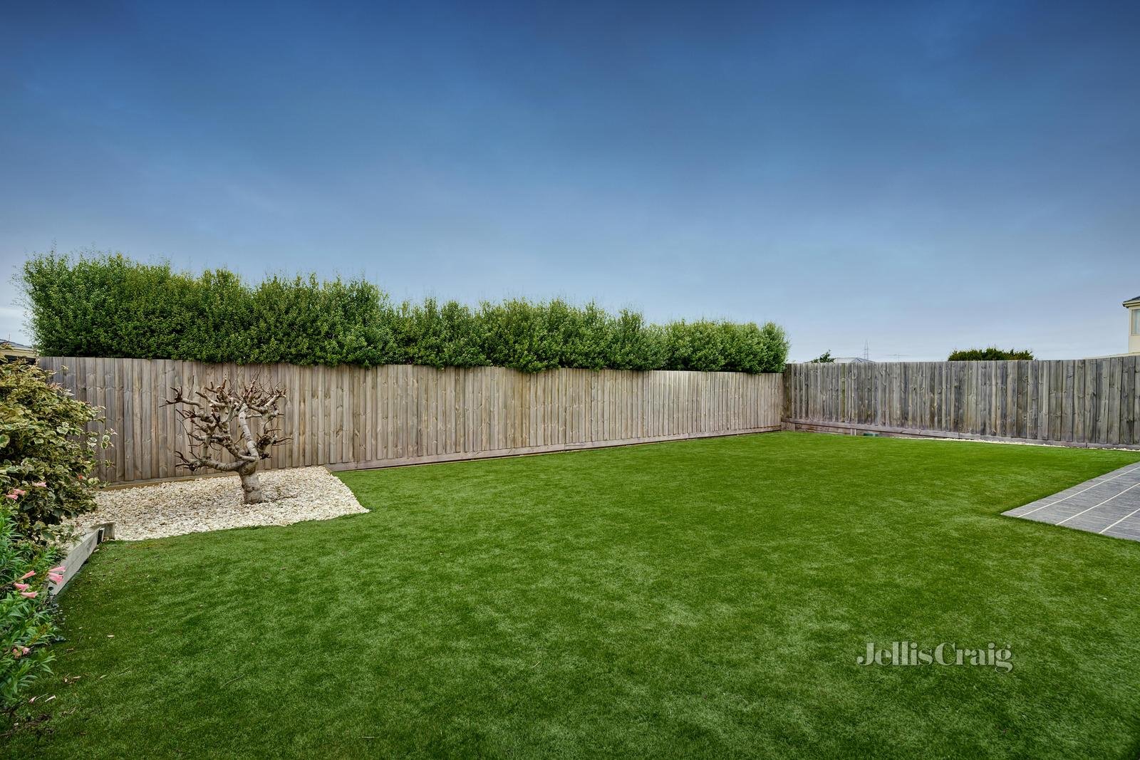 1 Tulloch Grove, Glen Waverley image 20