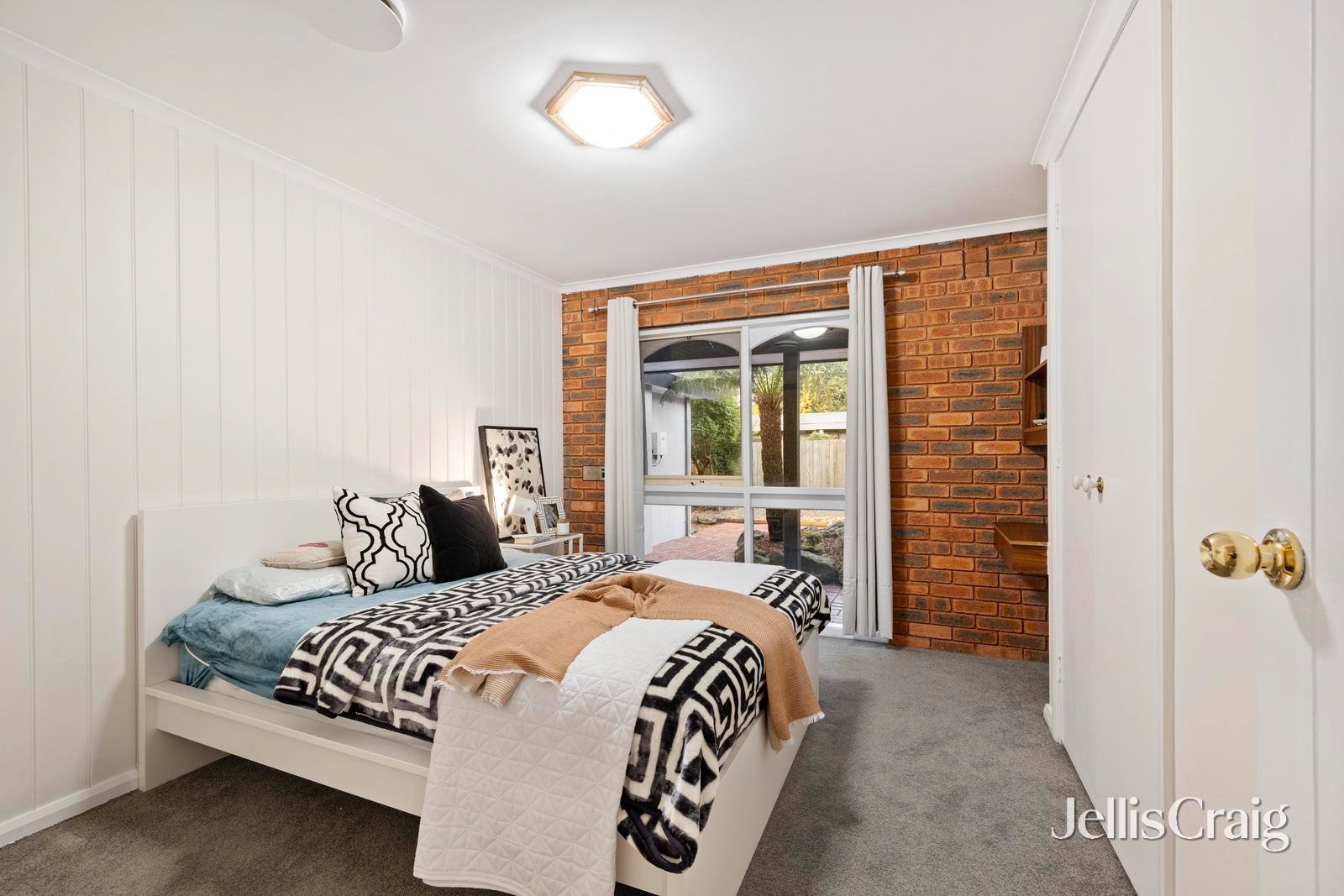 1 Upton Court, Ringwood image 15