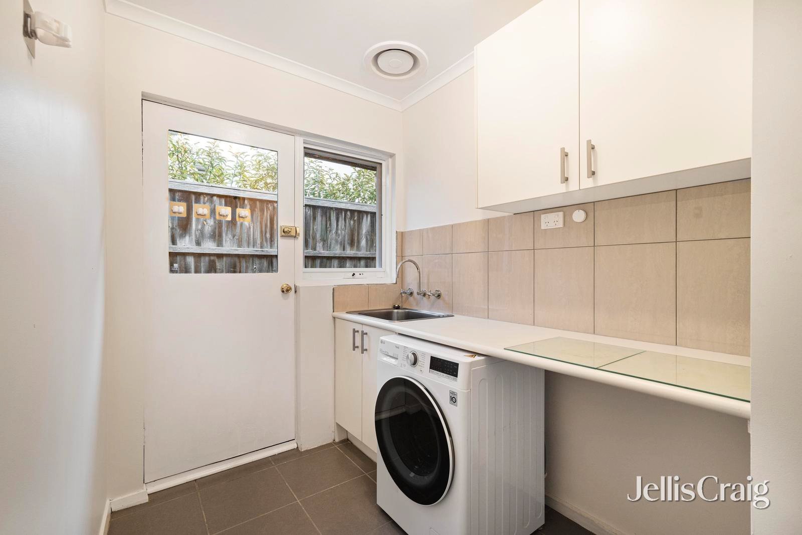 1 Upton Court, Ringwood image 19