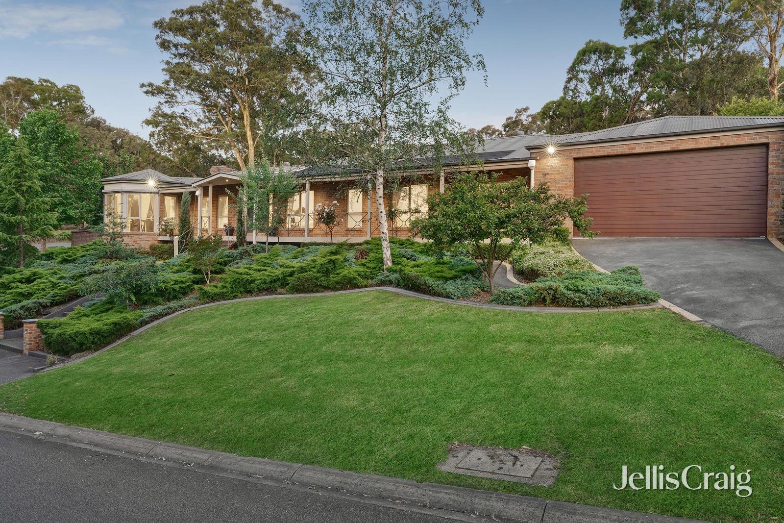 1 Victoria Close, Eltham image 1
