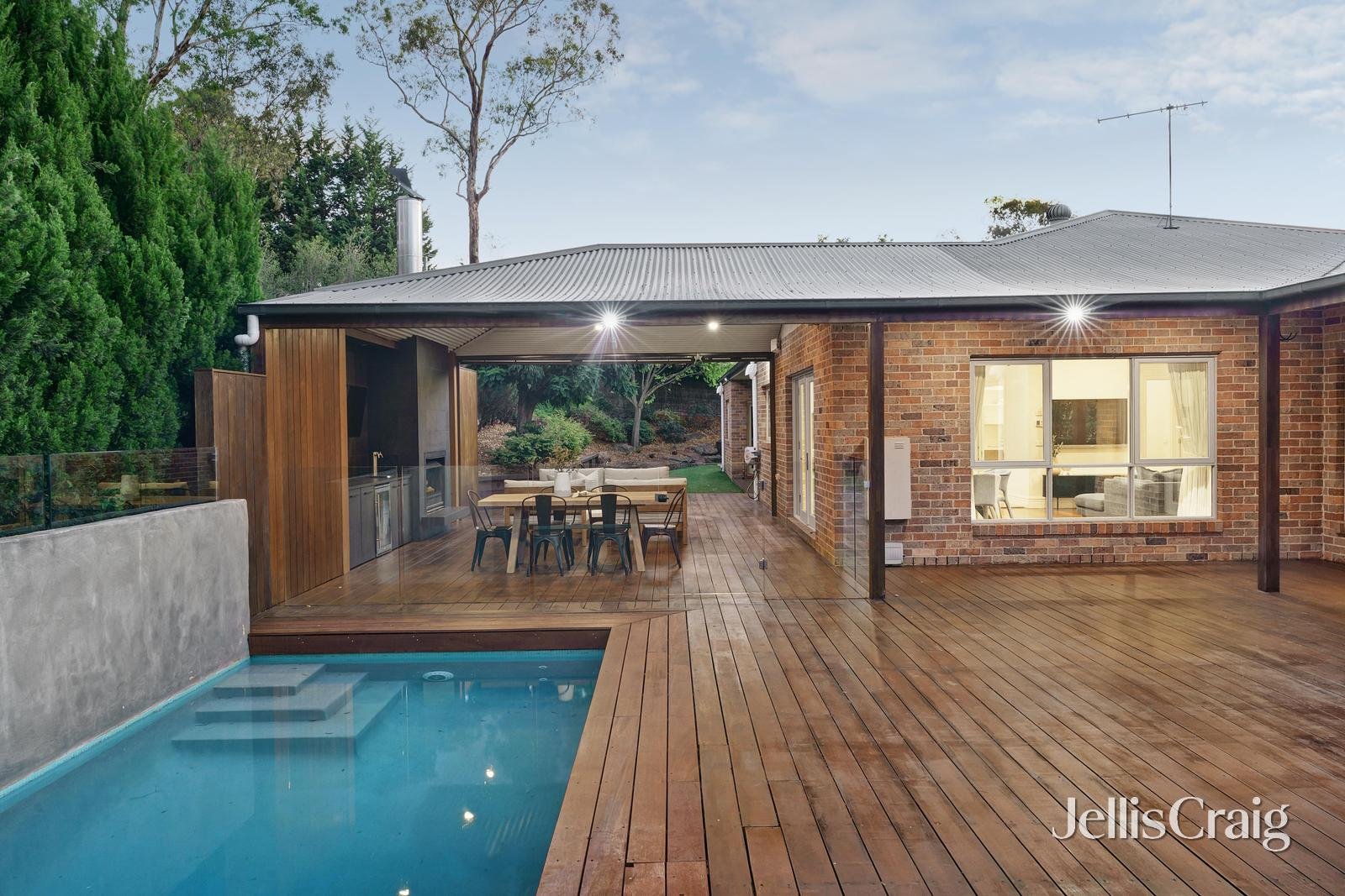 1 Victoria Close, Eltham image 3