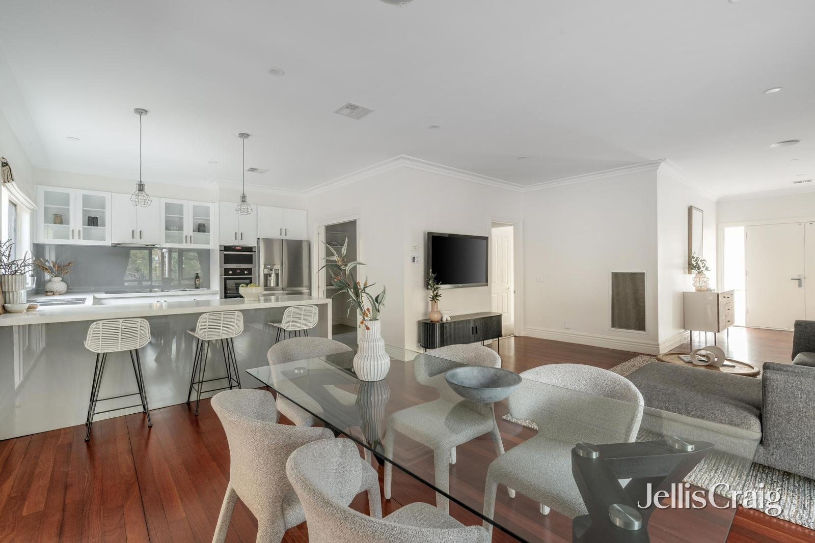 1 Victoria Close, Eltham image 10