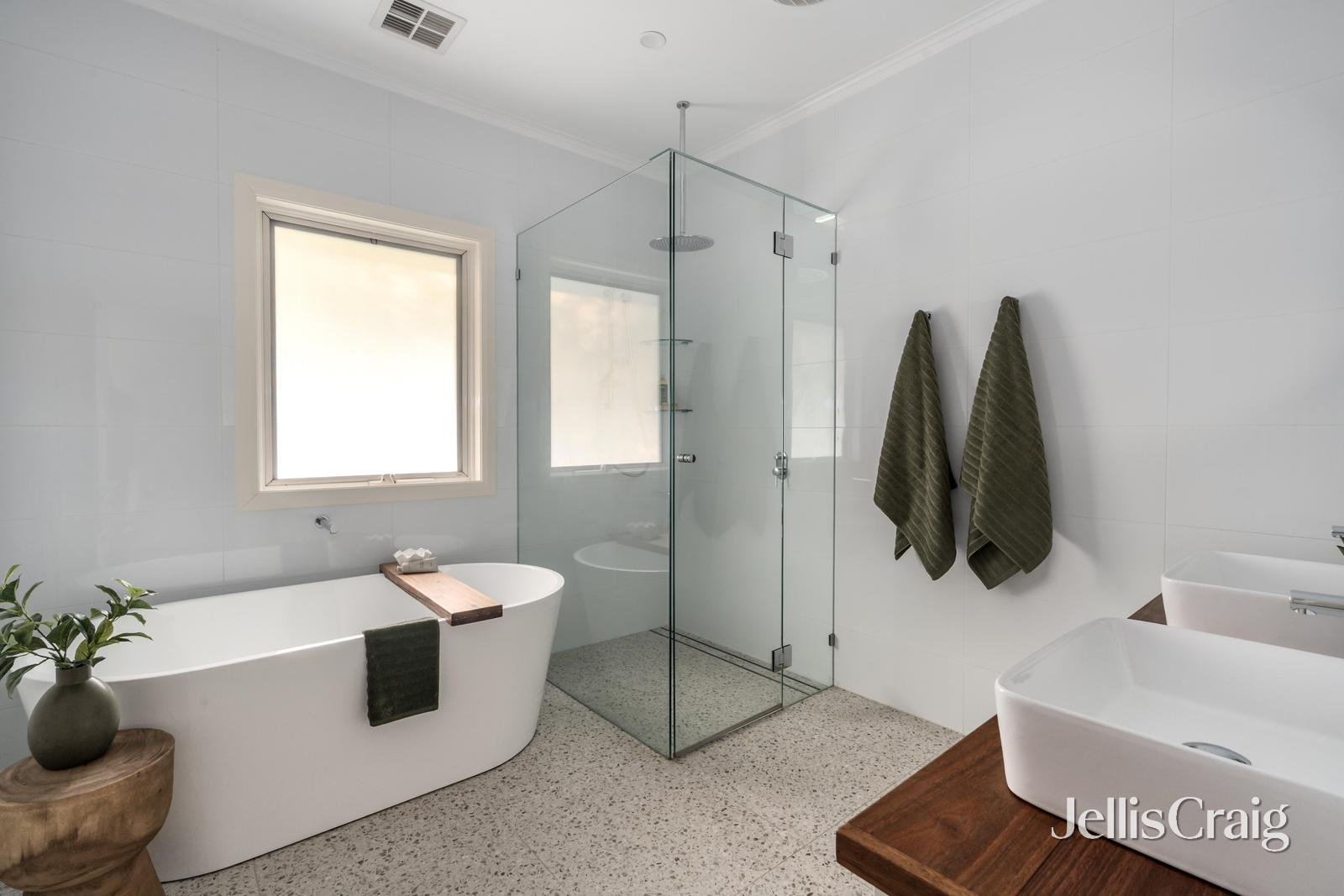 1 Victoria Close, Eltham image 13