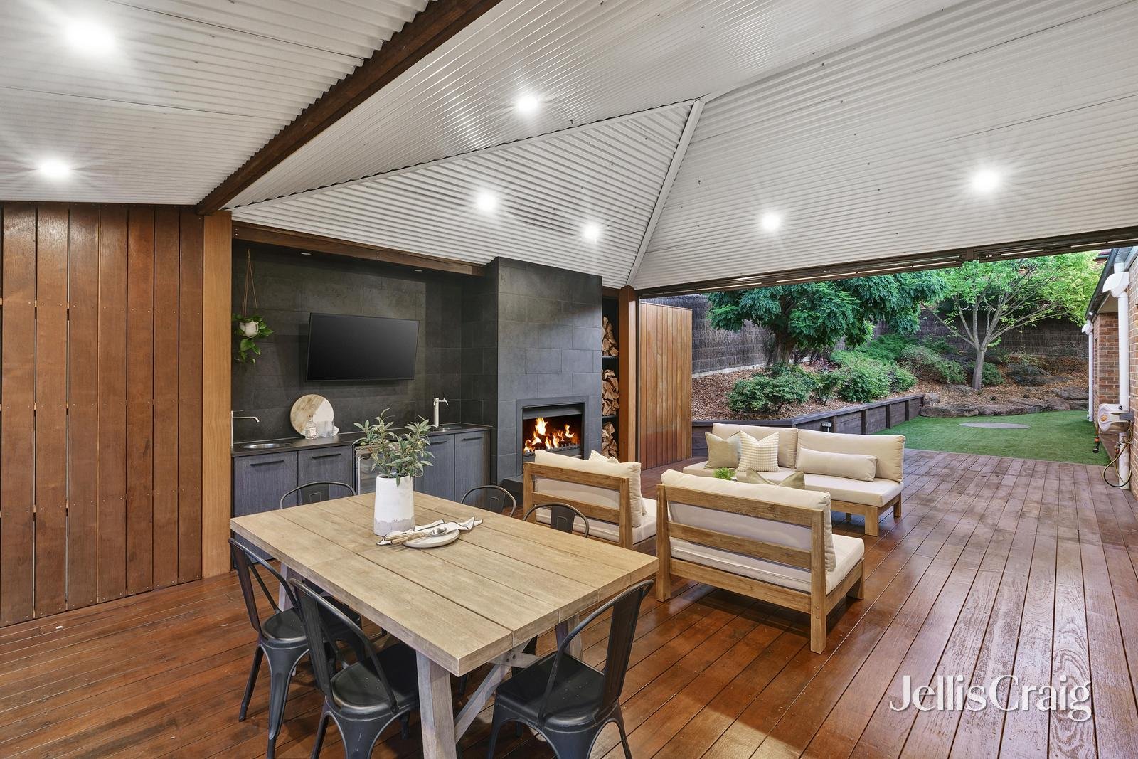 1 Victoria Close, Eltham image 15