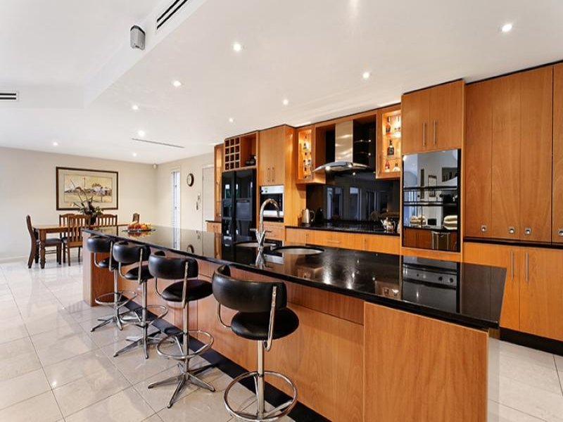 1 View Point Road, Balwyn North image 5