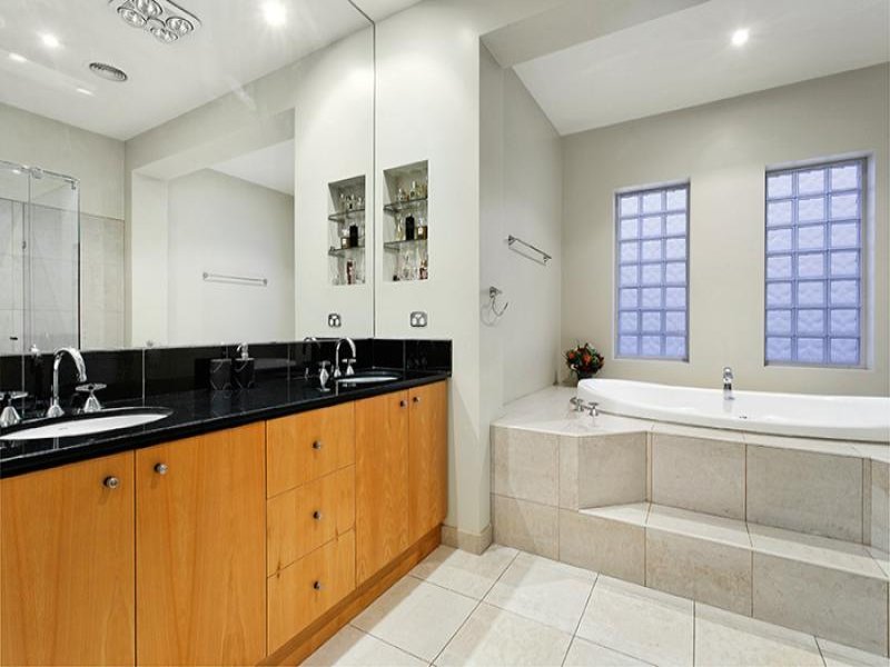 1 View Point Road, Balwyn North image 7