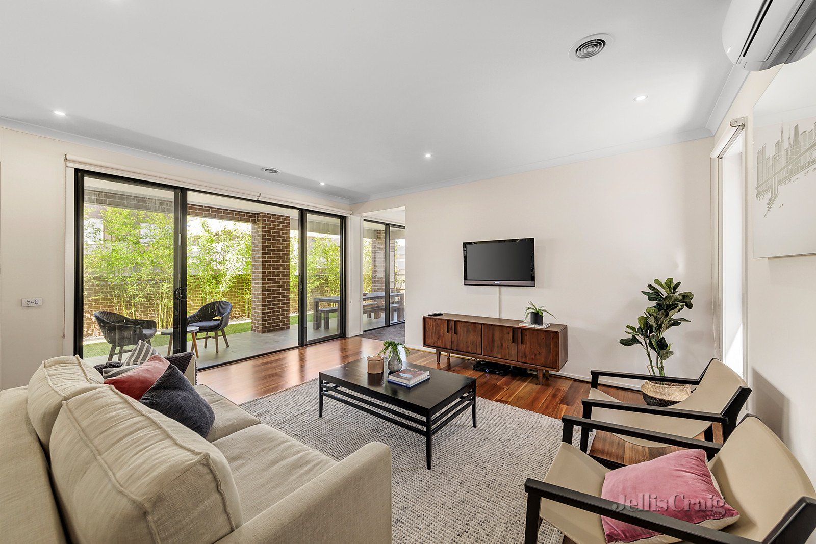 1 Vine Court, Bentleigh East image 4