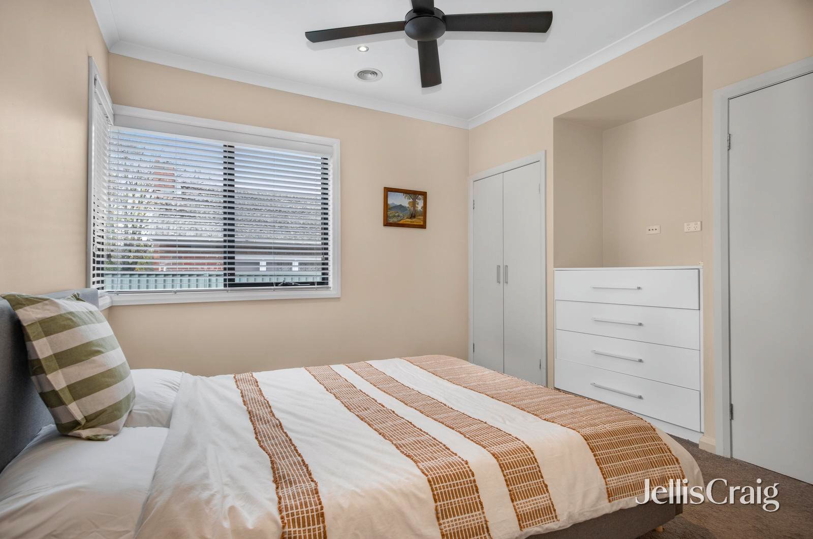 1 Waller Avenue, Newington image 6