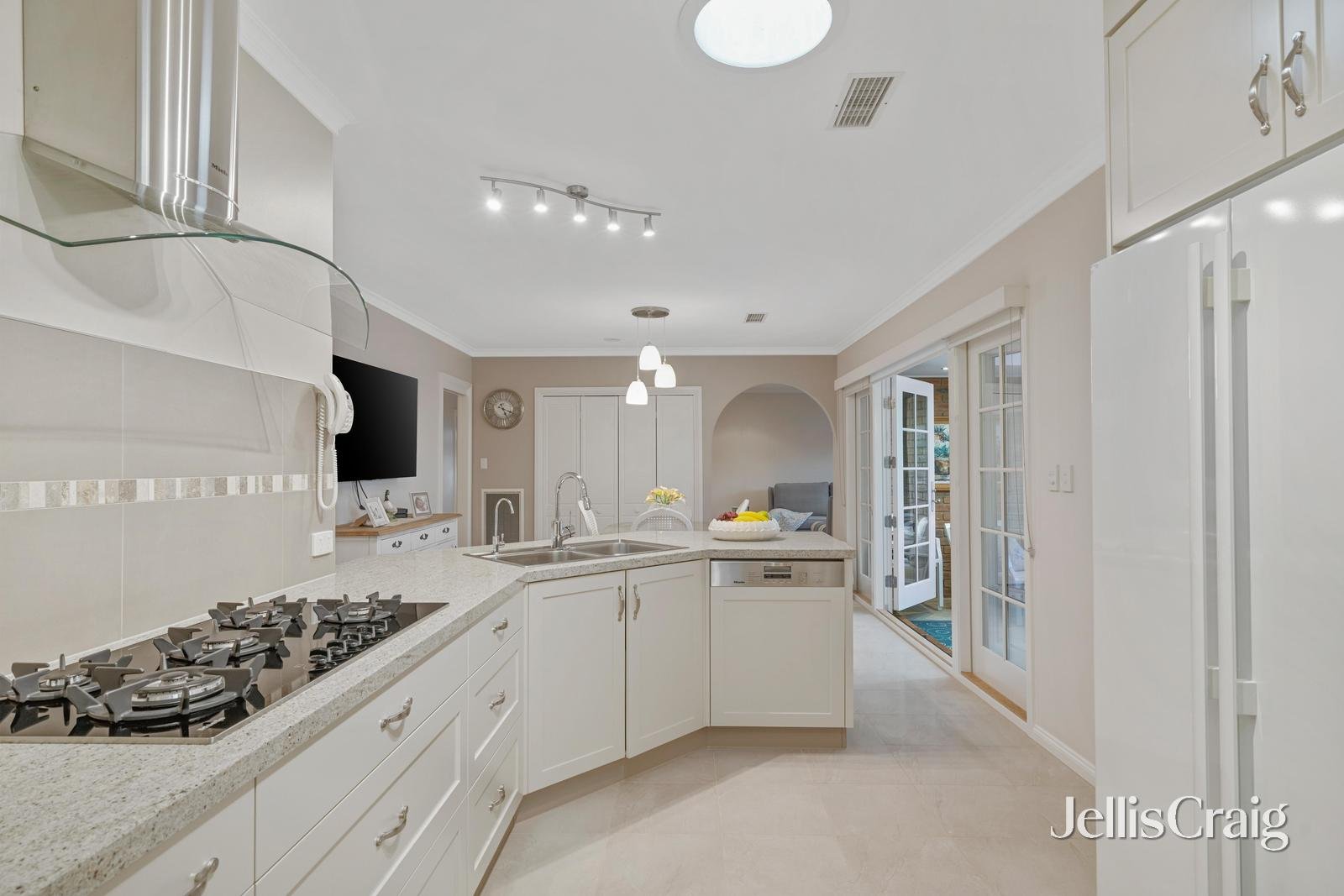 1 Warrick Grove, Templestowe image 6