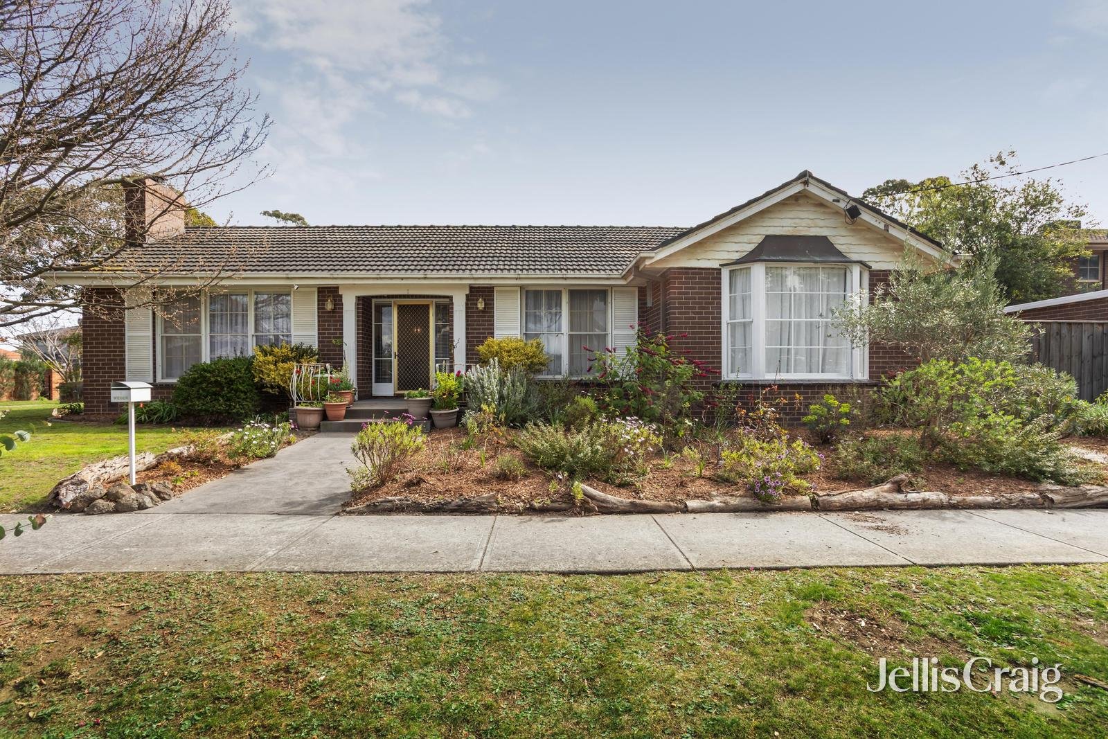 1 Weber Crescent, Burwood East image 1