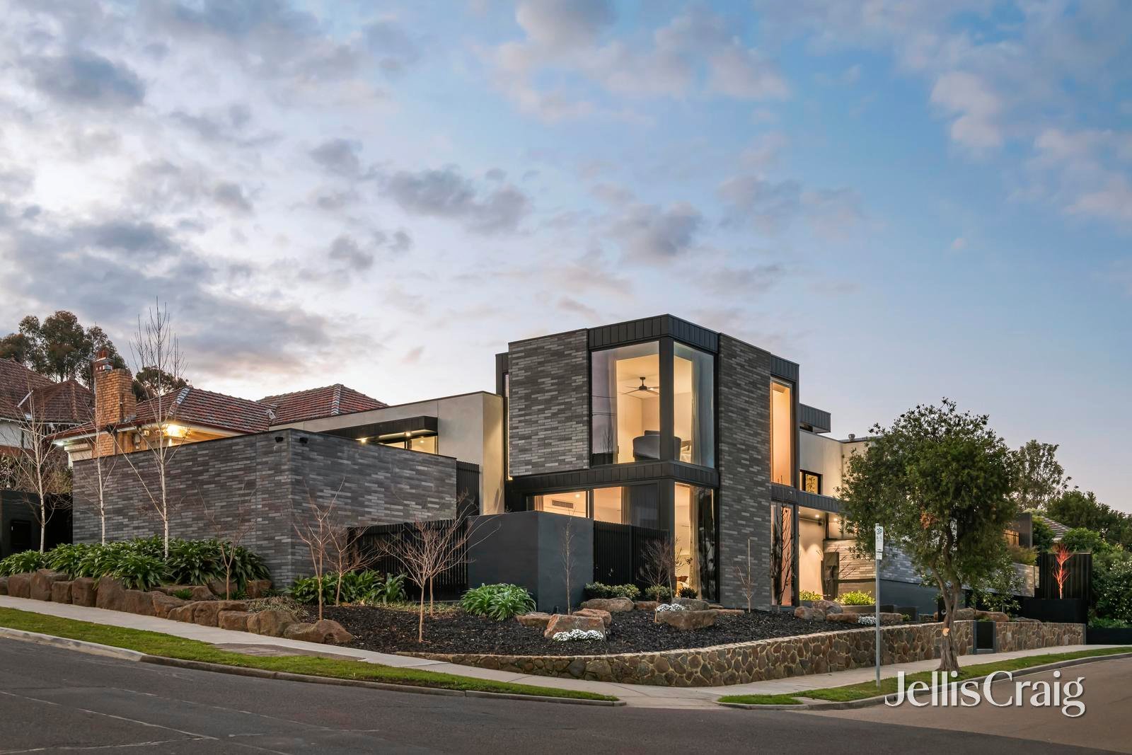 1 Weyburn Court, Heidelberg image 2