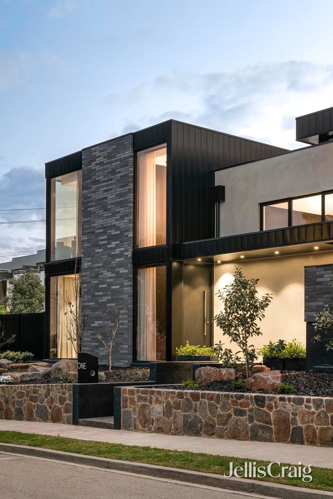 1 Weyburn Court, Heidelberg image 3