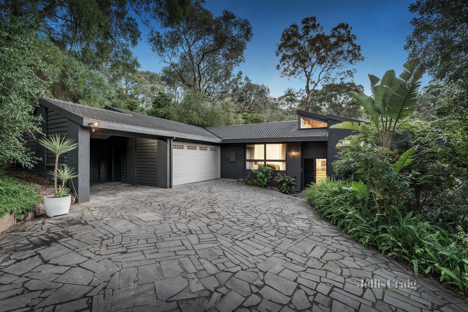 1 Whitefriars Way, Donvale image 2