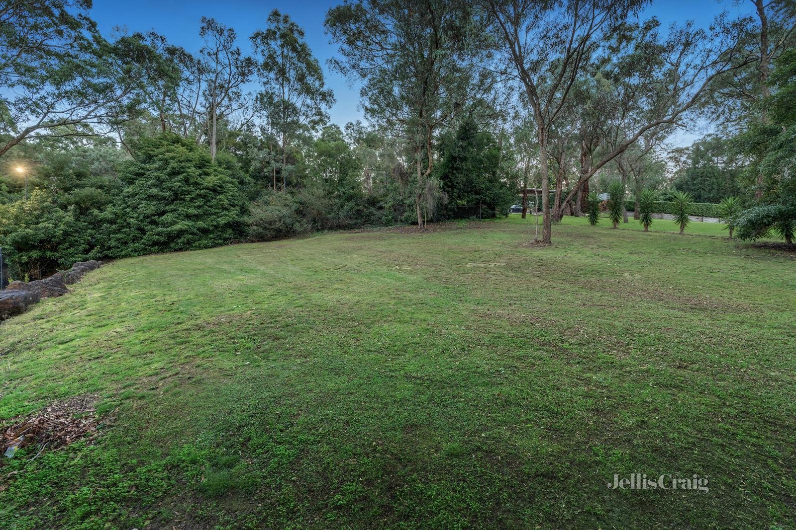 1 Whitefriars Way, Donvale image 18