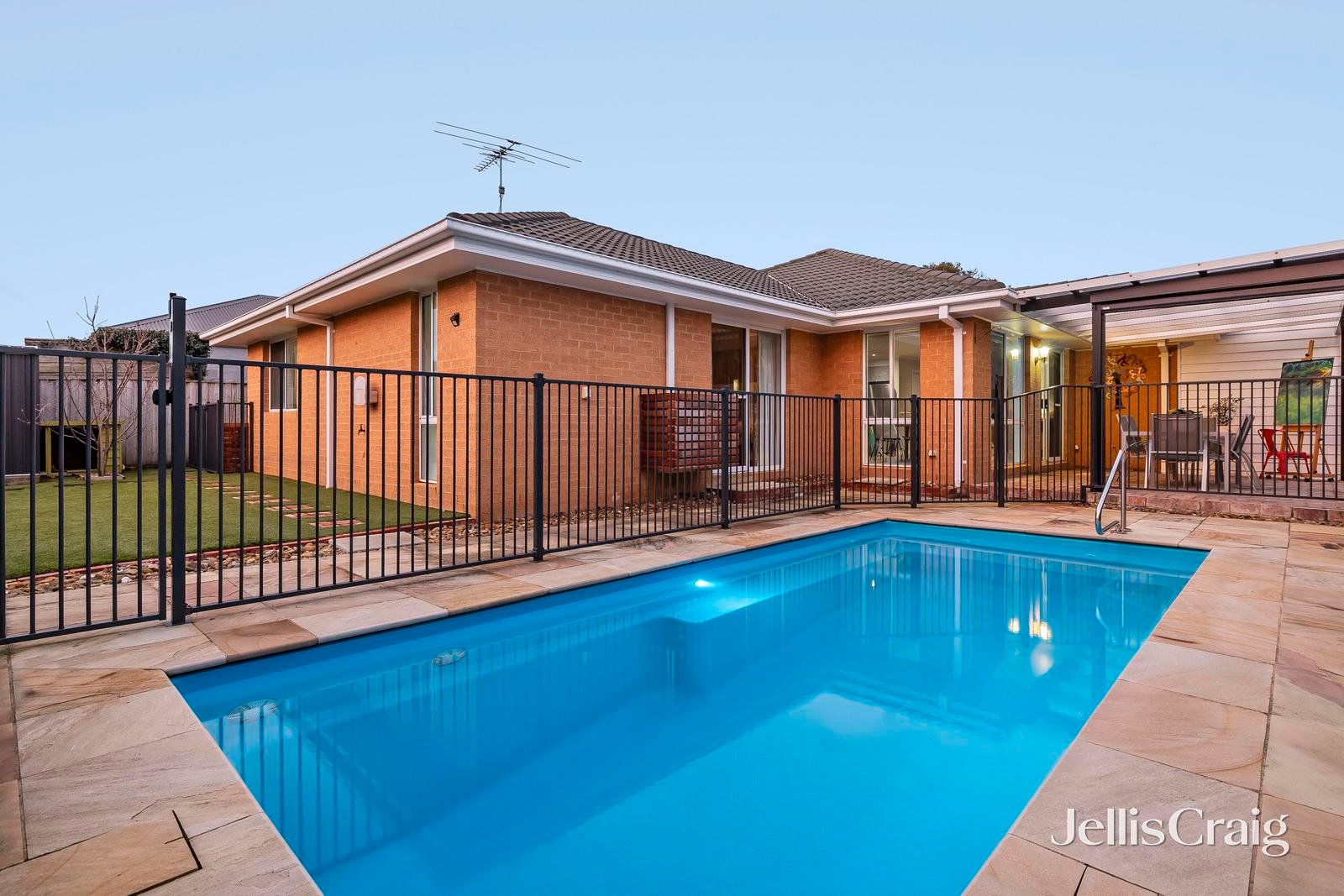 1 Whitsunday Court, Mount Martha image 2